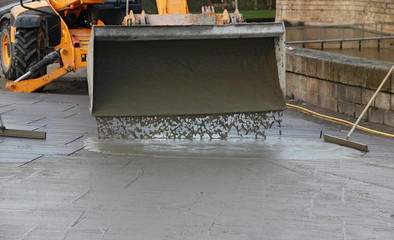 Chantier de construction d'un plateau piétonnier à Nantes