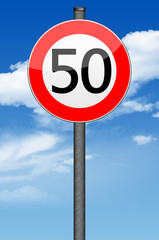 Verkehrszeichen, 50, mit Hintergrund