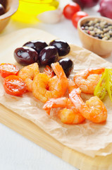 Shrimps and olives