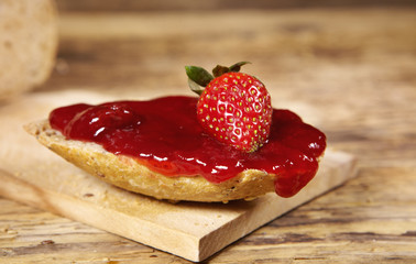 Strawberry jam with fresh fruits