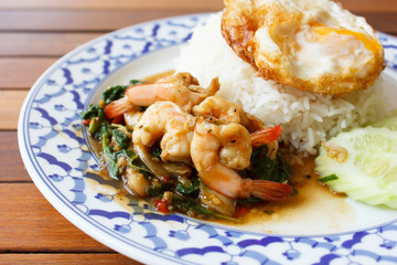 stir fried shrimp in holy basil