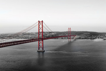 Fototapety  Czerwony Most na monochromatycznym tle