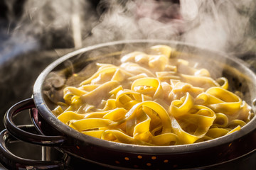 Steaming strainer of noodles