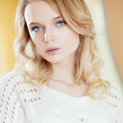 Naklejka premium photograph of a beautiful young woman with a sexy look