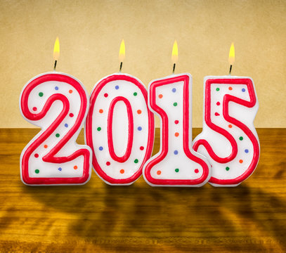 Brennende Geburtstagskerzen Nummer 2015