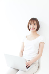 Fototapeta premium パソコンを使う女性