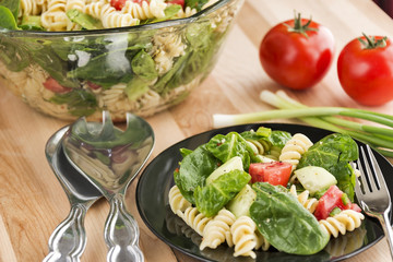 Spinach and rotini pasta salad
