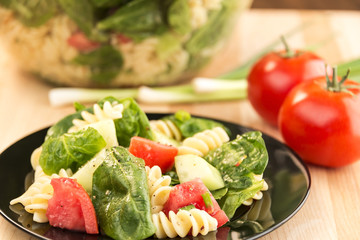 Spinach and rotini pasta salad