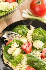 Spinach and rotini pasta salad