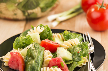 Spinach and rotini pasta salad