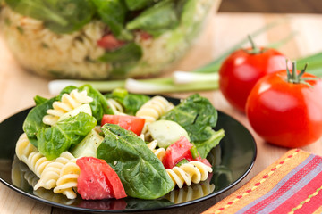 Spinach and rotini pasta salad
