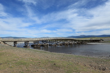 Brücke in der mongolischen Steppe