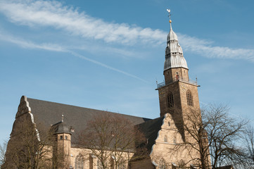 Fototapeta na wymiar trzy kościół królewski w Neuss