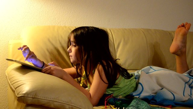M&auml;dchen mit iPad