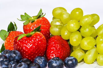 Obraz premium strawberry, grape and bilberry