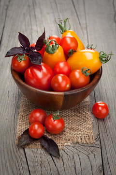 Fresh tomatoes on a wooden table