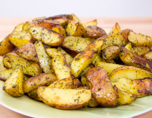 crispy baked potato wedges with skin