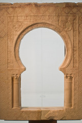 ventana con arco de herradura