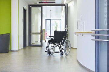 Rollstuhl Flur Krankenhaus