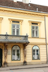 Historische Fassade in der Kaiserstadt Baden bei Wien
