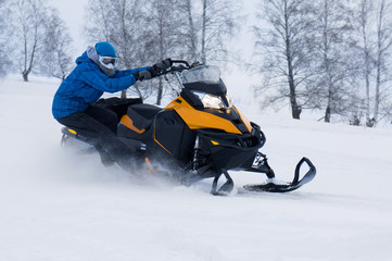 Man on snowmobile in winter mountain - 61865539