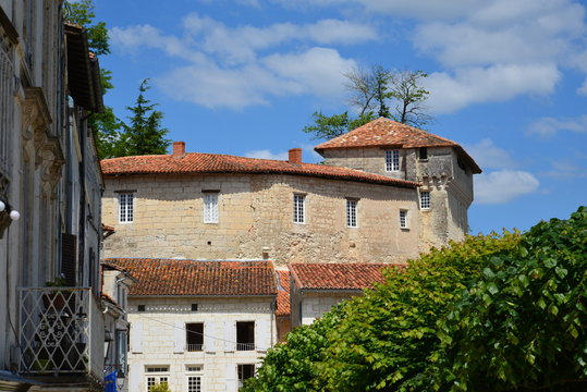 Le ch&acirc;teau de Aubeterre