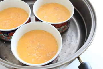 cooking of chinese food, mince chicken in steamed egg