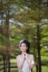 Naklejka premium pretty girl in wedding dress