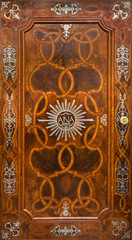 Fototapeta na wymiar Wiedeń - barokowy intarsji na drzwi w kościele św Anny.