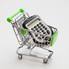 caddie de grande surface et calculette