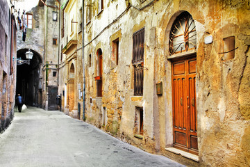 Fototapeta na wymiar streets of old Tuscany, Italy