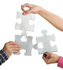 Kids connecting the jigsaw puzzle