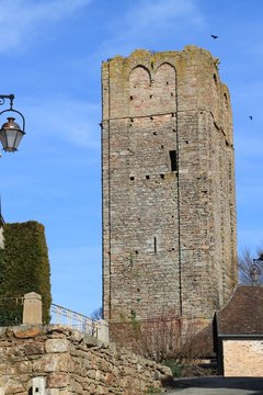 Tour donjon de Ch&acirc;teau-Chervix (Haute-Vienne)