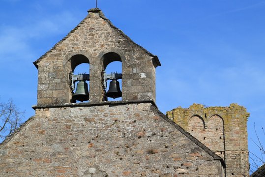 Clocher et tour de Ch&acirc;teau-Chervix (Haute-Vienne)