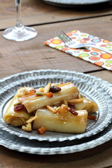 Caramelized leeks with raisins and nuts