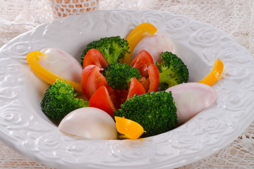 Marbled eggs with vegetables