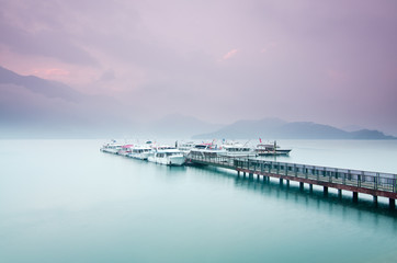 Obraz premium Beautiful sunrise of Sun Moon Lake in Taiwan