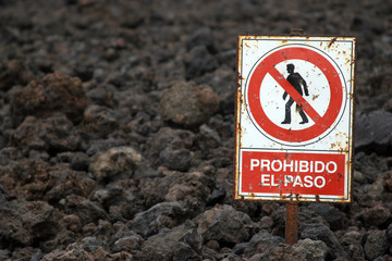 Schild: Betreten verboten
