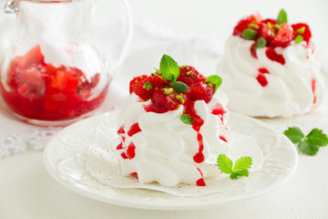 Meringue 'Pavlova' with strawberries and strawberry sauce.