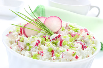 Cottage cheese with radish and chives