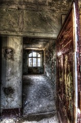 Fototapeta premium Tür Ruine