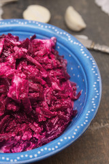 Obraz premium rustic beet salad with mayonnaise and garlic in blue bowl