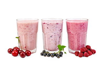 Milkshakes with berries in glasses