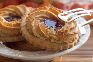 Ochsenaugen auf einem gedeckten Tisch