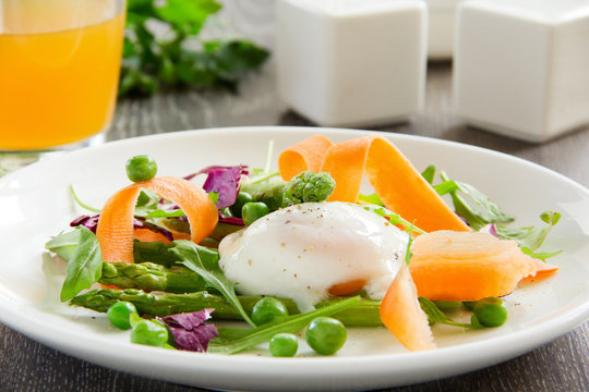 Summer salad with poached egg.