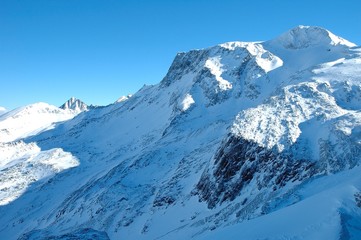 Fototapeta na wymiar Peaks in Alps in winter