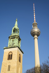 Fototapeta na wymiar Berlin, Marien Kościół i wieża telewizyjna