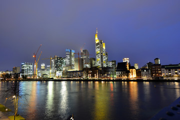 Fototapeta na wymiar Frankfurt am Main, Hochhäuser, Skyline, Banken, Main