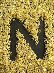 Pâtes lettre N typographiée