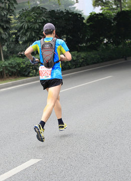 marathon athlete running on street 